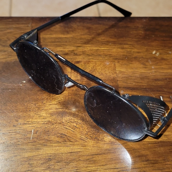 Stylish 10 Pair Sunglasses Collection - Picture 4 of 4